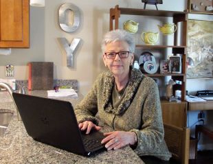Fox Run Residents Embrace Technology To Enhance Retirement  image
